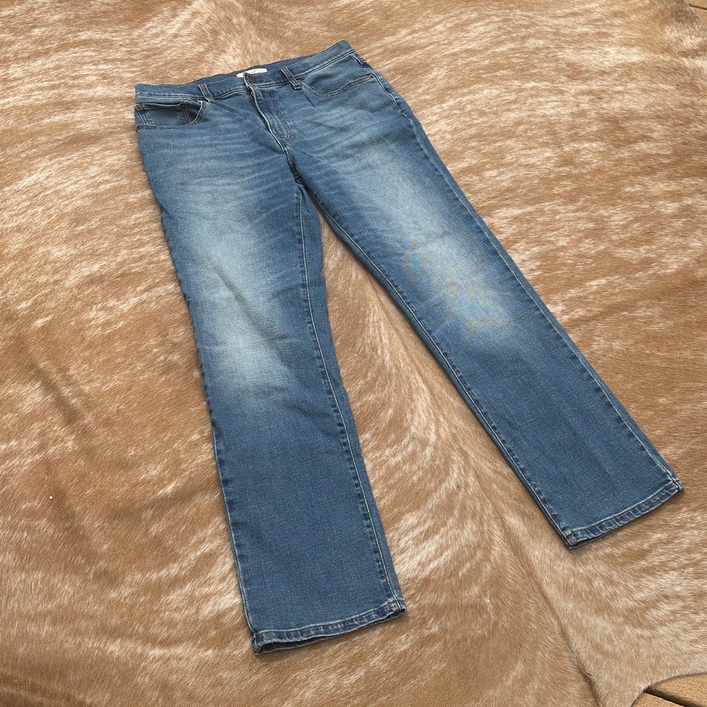 Lucky Brand 223 Straight Leg Jeans 33x32